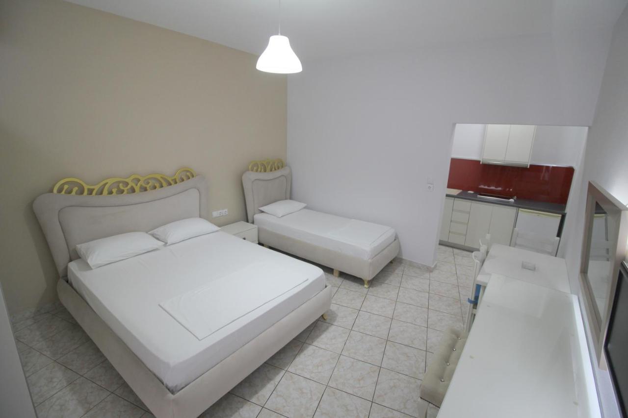 Murati Suites Sarandë Exterior foto
